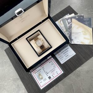 Patek Philippe Nautilus 1:1 Super Clone Ladies Watch with Genuine Diamonds 1127474366 - front view | Nautilus