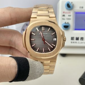 Luxury Rose Gold Patek Philippe Nautilus 5711 Super Clone Watch 1142714422 - front view | Nautilus