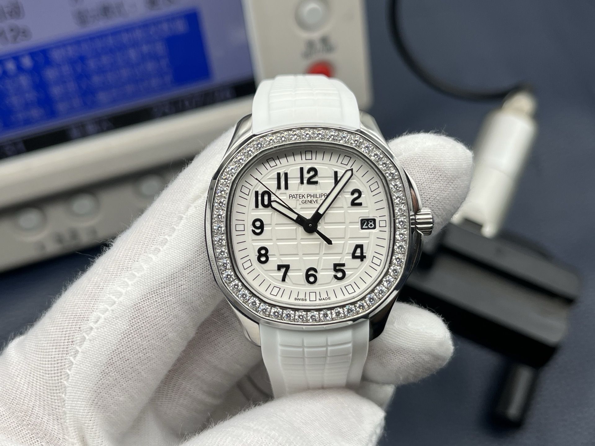 1-44.jpg Premium Patek Philippe AQUANAUT Super Clone Watch | Cash on Delivery 1138068934 - side view