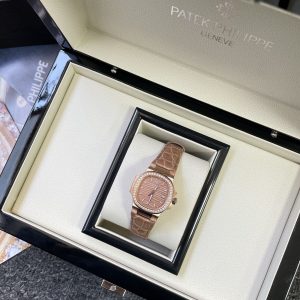 Ladies' Patek Philippe Nautilus 7010 Super Clone Watch in 32mm 1140557118 - side view | Nautilus
