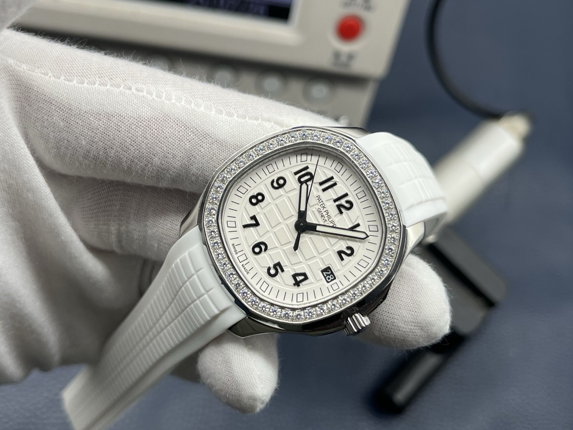 2-44.jpg Premium Patek Philippe AQUANAUT Super Clone Watch | Cash on Delivery 1138068934 - interior view