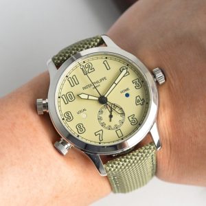 Premium Patek Philippe Aquanaut 5524G Super Clone & Luxury Replica Watch 1132587247 - back view | Aquanaut