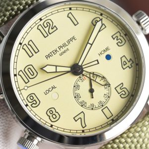 Premium Patek Philippe Aquanaut 5524G Super Clone & Luxury Replica Watch 1132587247 - close-up | Aquanaut