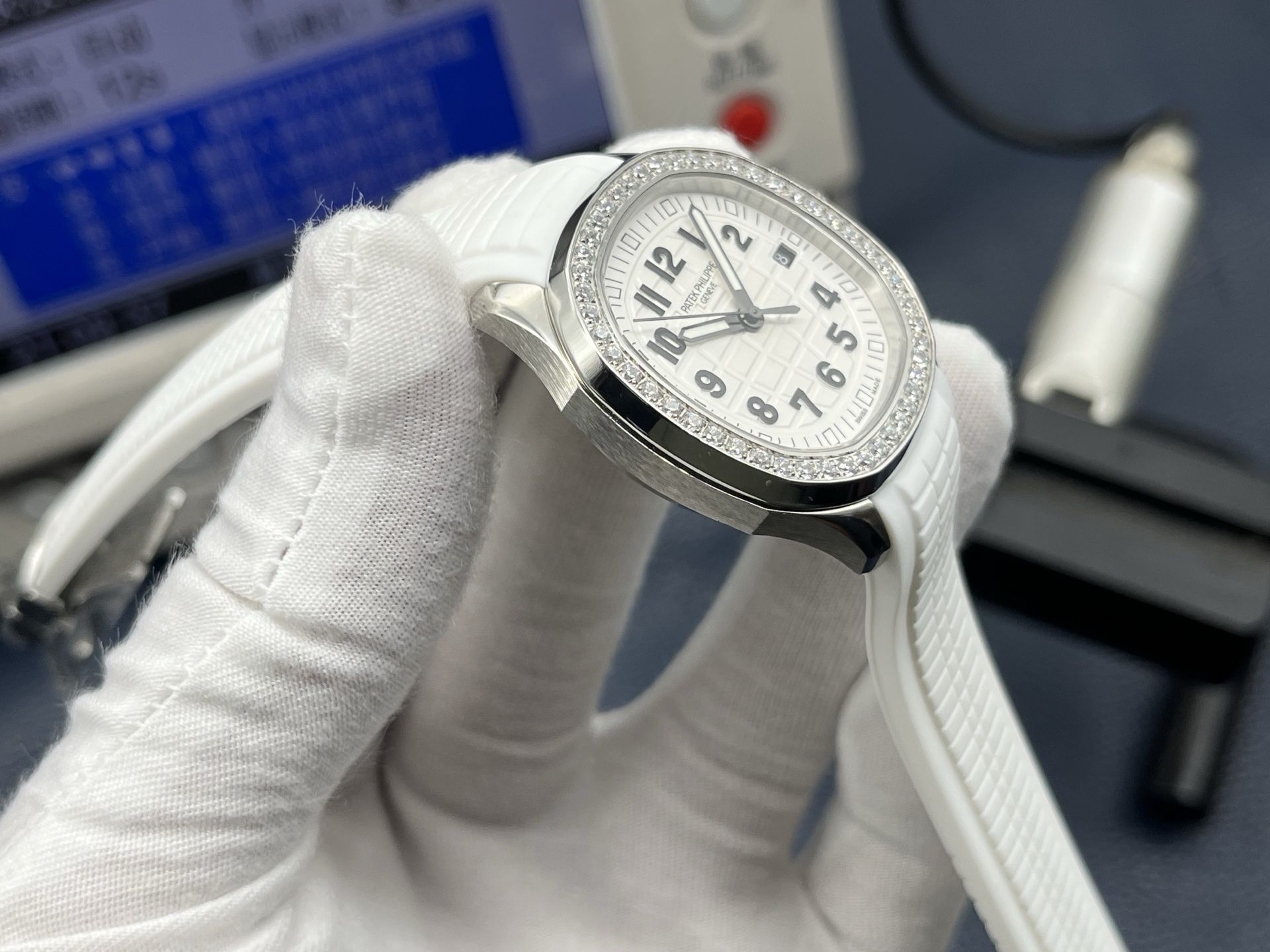 4-44.jpg Premium Patek Philippe AQUANAUT Super Clone Watch | Cash on Delivery 1138068934 - close-up